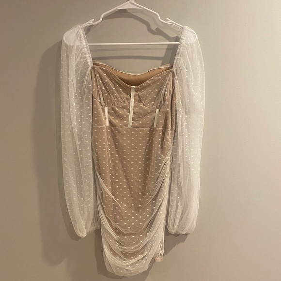 White dress- NEVER WORN - Picture 2 of 3